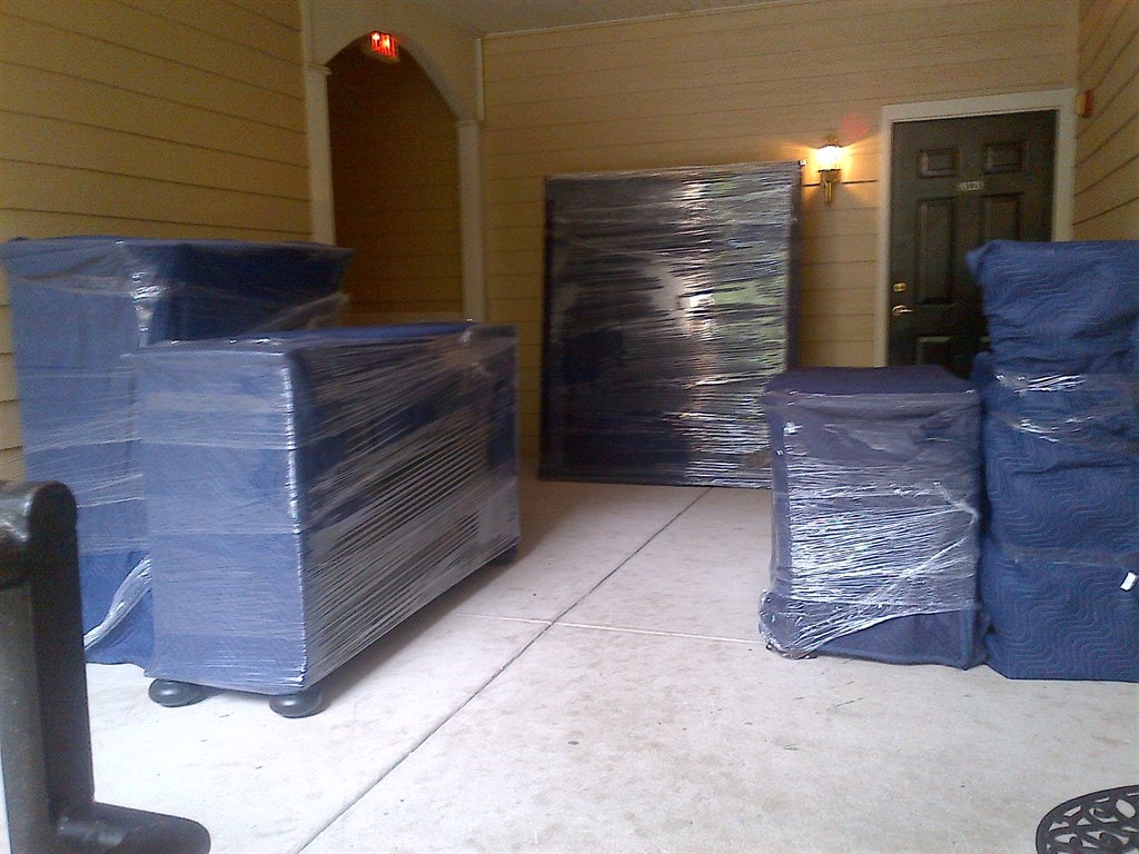 Verlys Pro Moving truck packed with furniture and moving blankets